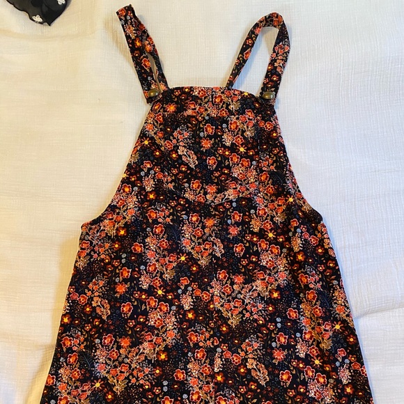 xhilaration - Picture 1 of 3